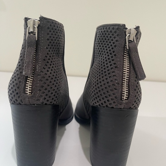 Steve Madden Gray Suede look Women’s Heel Boots Booties - Picture 5 of 6